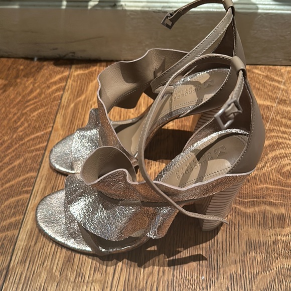 Mercedes Castillo ruffle catrina heel size 6.5 - Picture 2 of 5